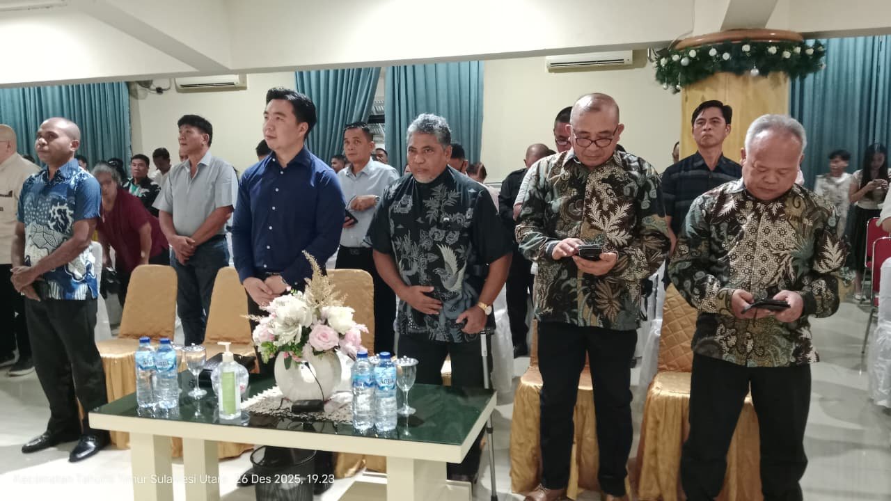 Michael Thungari Bersama Ketua FKUB Menghadiri Ibadah Natal Di GPDI Victory Tahuna