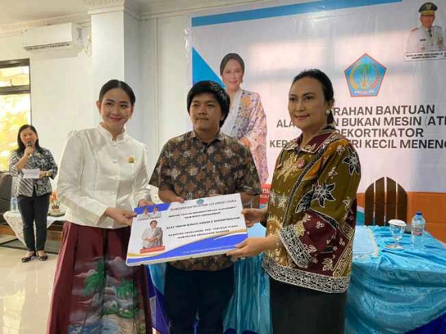 Kabupaten Kepulauan Sangihe Menerima Bantuan Alat Tenun Bukan Mesin (ATBM) Dari Dekranasda Provinsi Sulawesi Utara